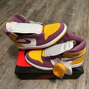 Air Jordan 1 Retro, Mens size 11, (New) Og all